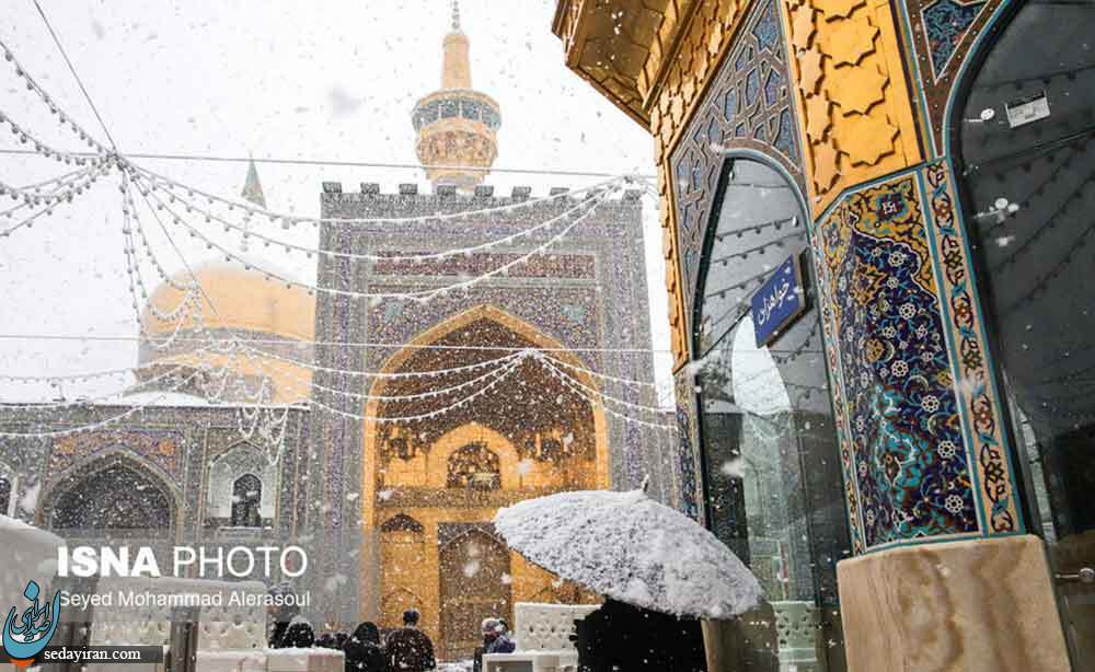 (تصاویر) بارش برف در حرم امام رضا
