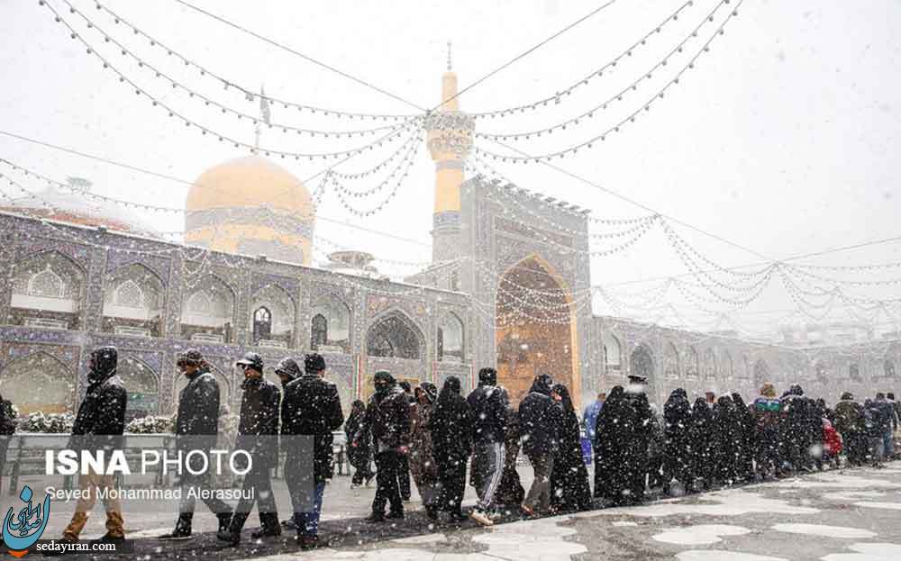 (تصاویر) بارش برف در حرم امام رضا