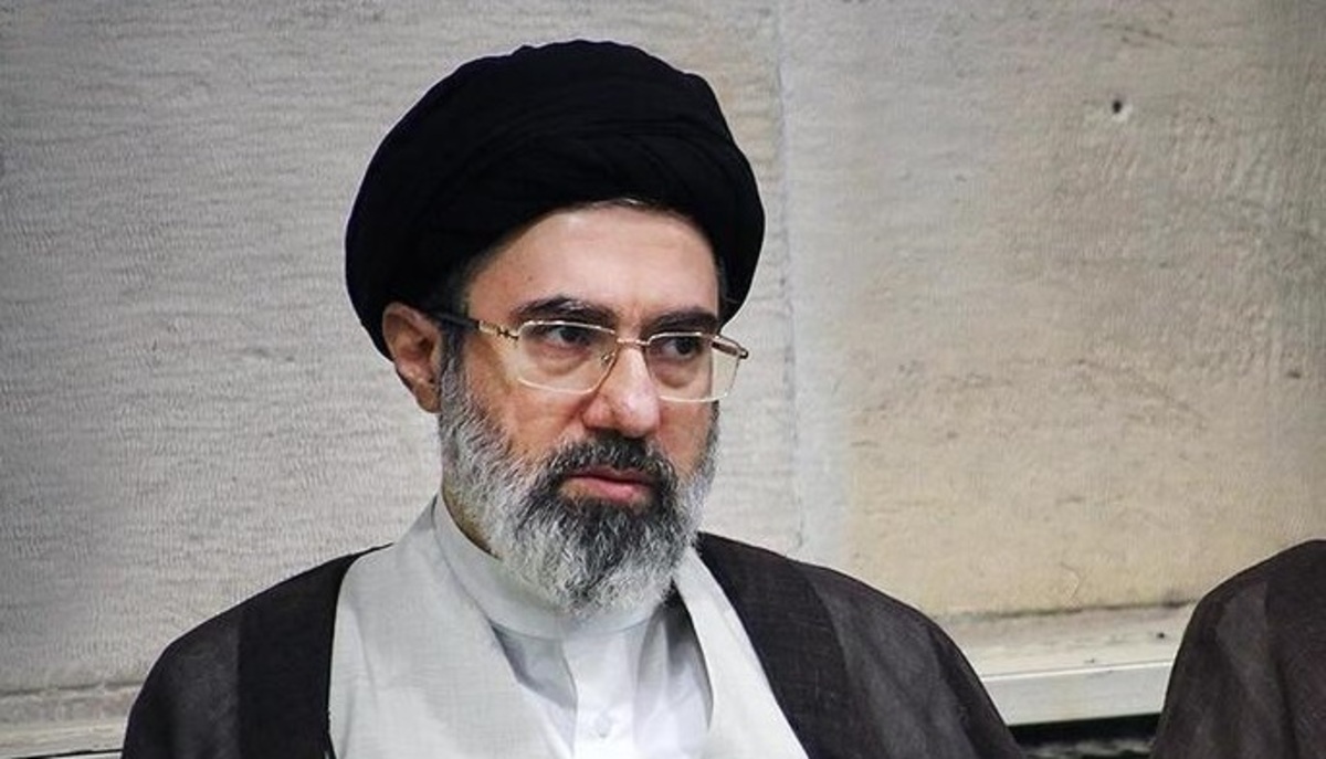 مخالفت آیت الله خامنه ای با رهبری فرزندش