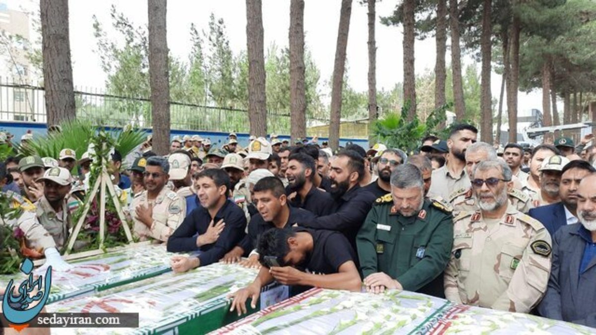 (فیلم) برگزاری مراسم تشییع پیکر شهدای حمله تروریستی به مرزبانی در زاهدان