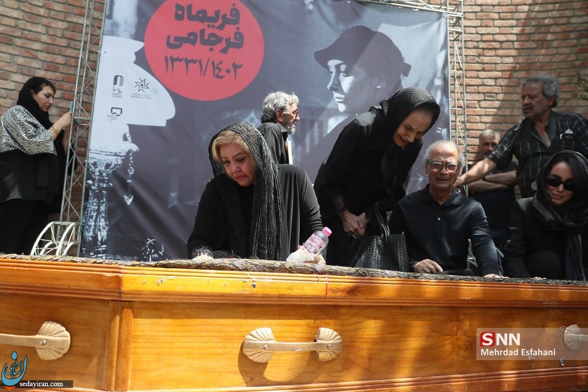 (تصاوبر) تشییع پیکر فریماه فرجامی با حضور هنرمندان برگزار شد / عکس مازیار لرستانی خبرساز شد