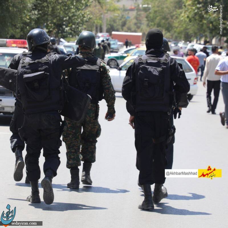 گروگانگیری در پشت بام دادگاه در مشهد / قصد داشت پسرش را به پایین بیندازد گروگانگیری در پشت بام دادگاه در مشهد / قصد داشت پسرش را به پایین بیندازد
