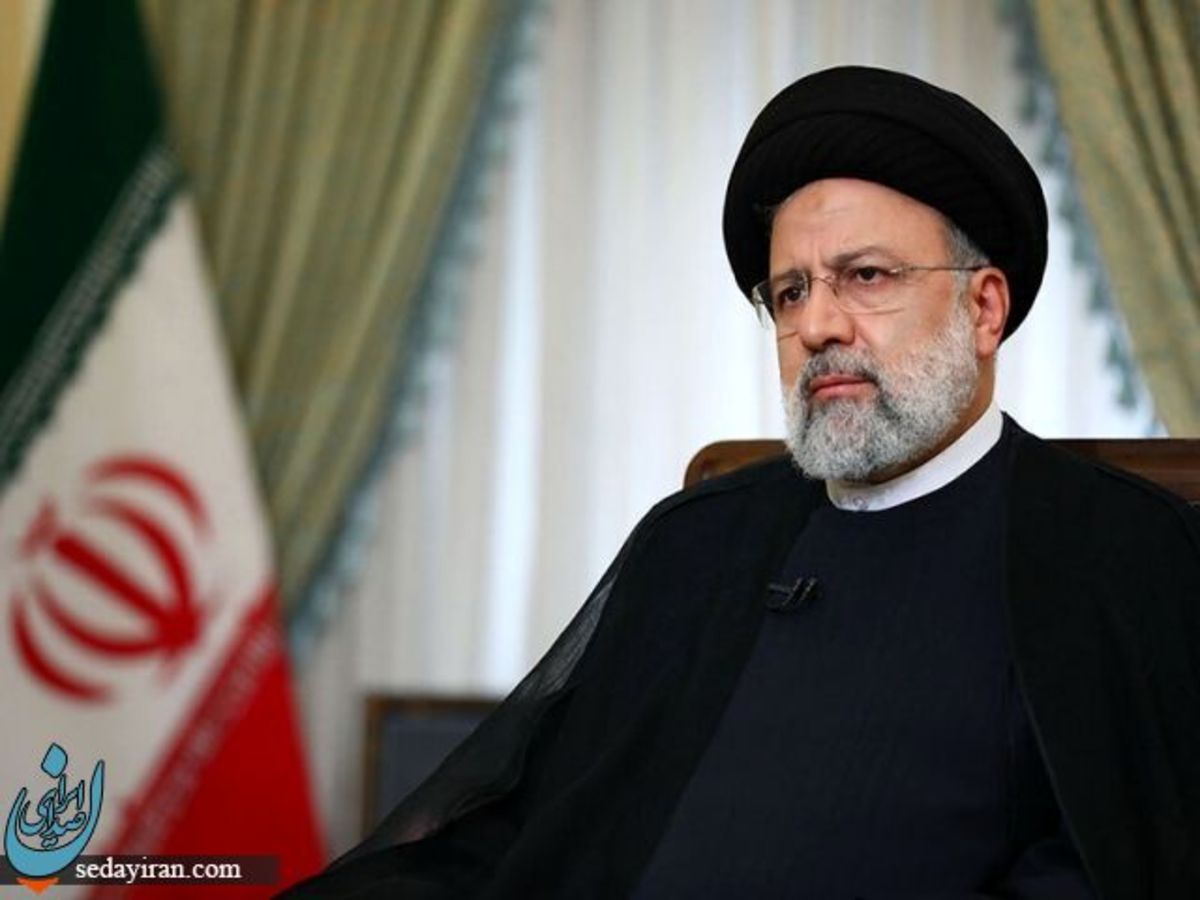 حضور رئیسی بر سر مزار شهید آرمان علی‌وردی عکس