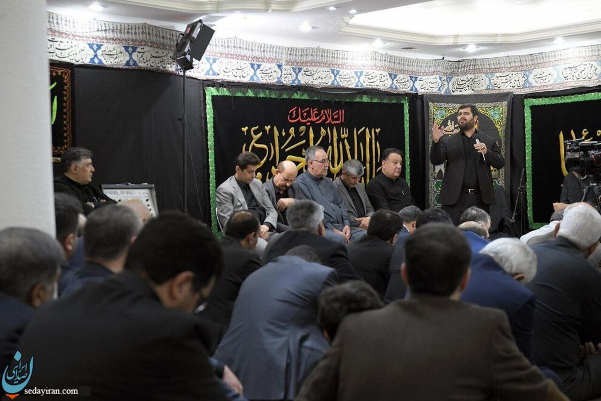 گریه ظریف در مراسم عزاداری اباعبدالله الحسین(ع) عکس