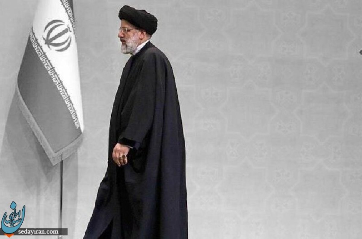 نماز خواندن رئیسی در هواپیما جنجال به پا کرد عکس