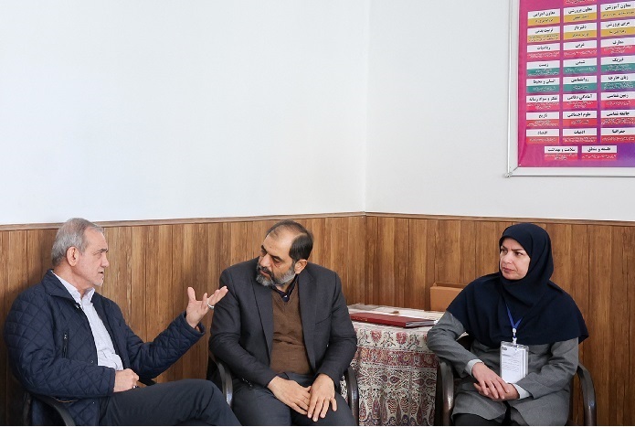 بازدید سرزده پزشکیان از ۲ مدرسه در شهر قدس بازدید سرزده پزشکیان از ۲ مدرسه در شهر قدس