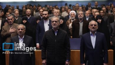 پزشکیان: با زیارت کردن و شعار دادن مشکلات حل نمی‌شود