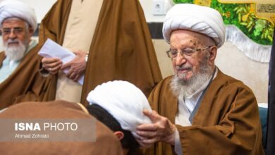 عمامه گذاری طلاب توسط آیت الله مکارم شیرازی و فاضل لنکرانی (+عکس)