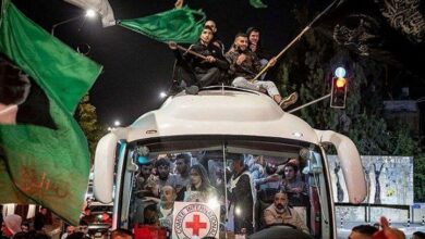 آزادی اولین گروه اسیران فلسطینی در چهارچوب تبادل اسرا با اسرائیل