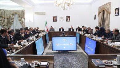 تاکید عارف بر برخورد دولت با احتکارکنندگان کالا‌های اساسی