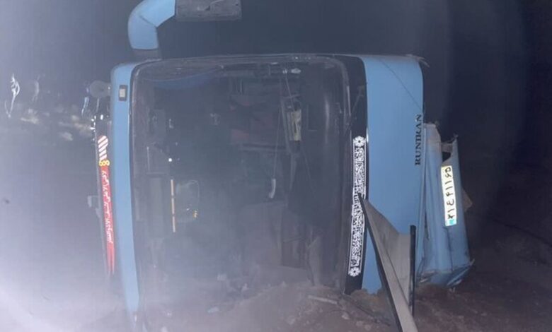 حادثه مرگبار برای دانشآموزان کرمانی؛ واژگونی اتوبوس با ۶ کشته و ۲۷ مصدوم +عکس