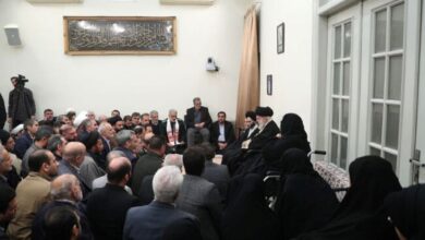 رهبر انقلاب: انتقال روحیات و خصوصیات شهدا فقط با کار هنری امکان پذیر است