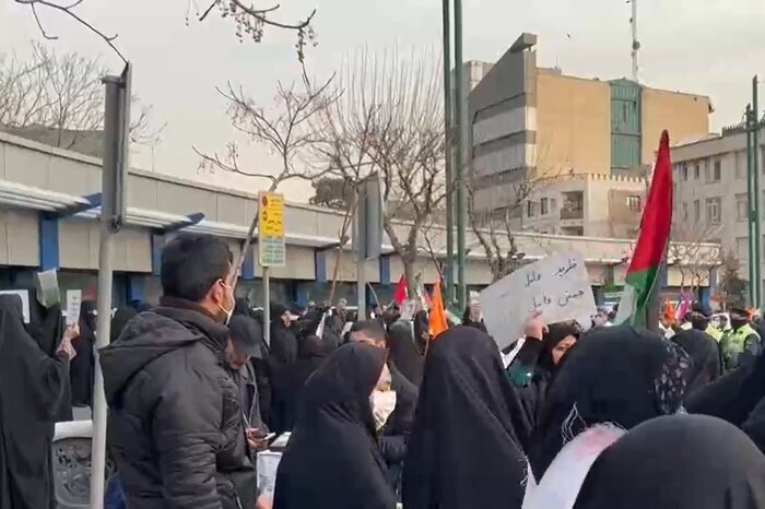 انتقادات رسانه ها از لشکرکشی خیابانی مخالفان ظریف انتقادات رسانه ها از لشکرکشی خیابانی مخالفان ظریف