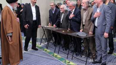 دیدار شاعران و اهالی فرهنگ و ادب فارسی با رهبر انقلاب (+عکس)