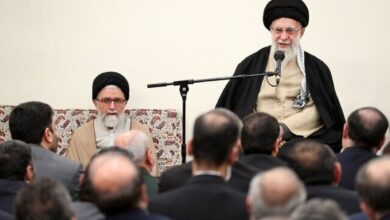 رهبر انقلاب: وزارت اطلاعات با همه دولت‌ها باید همکاری کامل داشته باشد