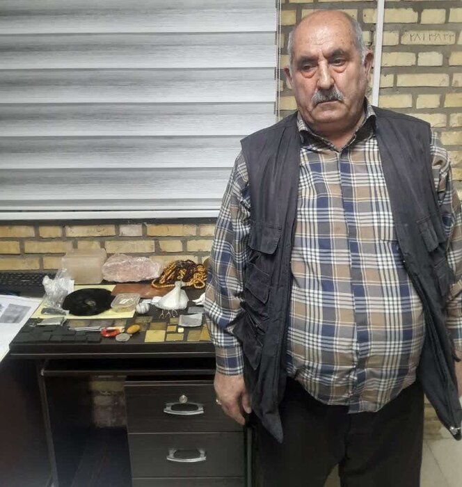 دستگیری خانواده رمال در کرج (+ عکس) دستگیری خانواده رمال در کرج (+ عکس)