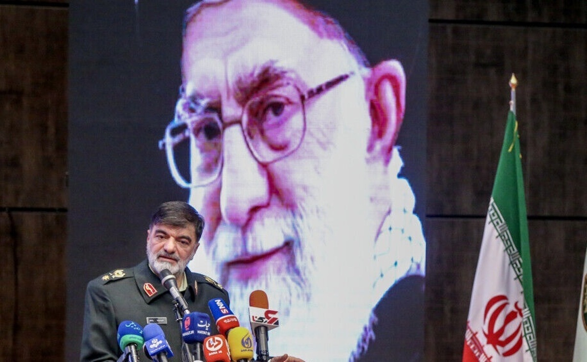 سردار رادان: قرائت قرآن از زنان مکشوفه حجاب را نشان می دهند این تفکر حتی برخی افراد حزب اللهی را تحت تاثیر قرار داده و تصاویر آن دست به دست می‌شود