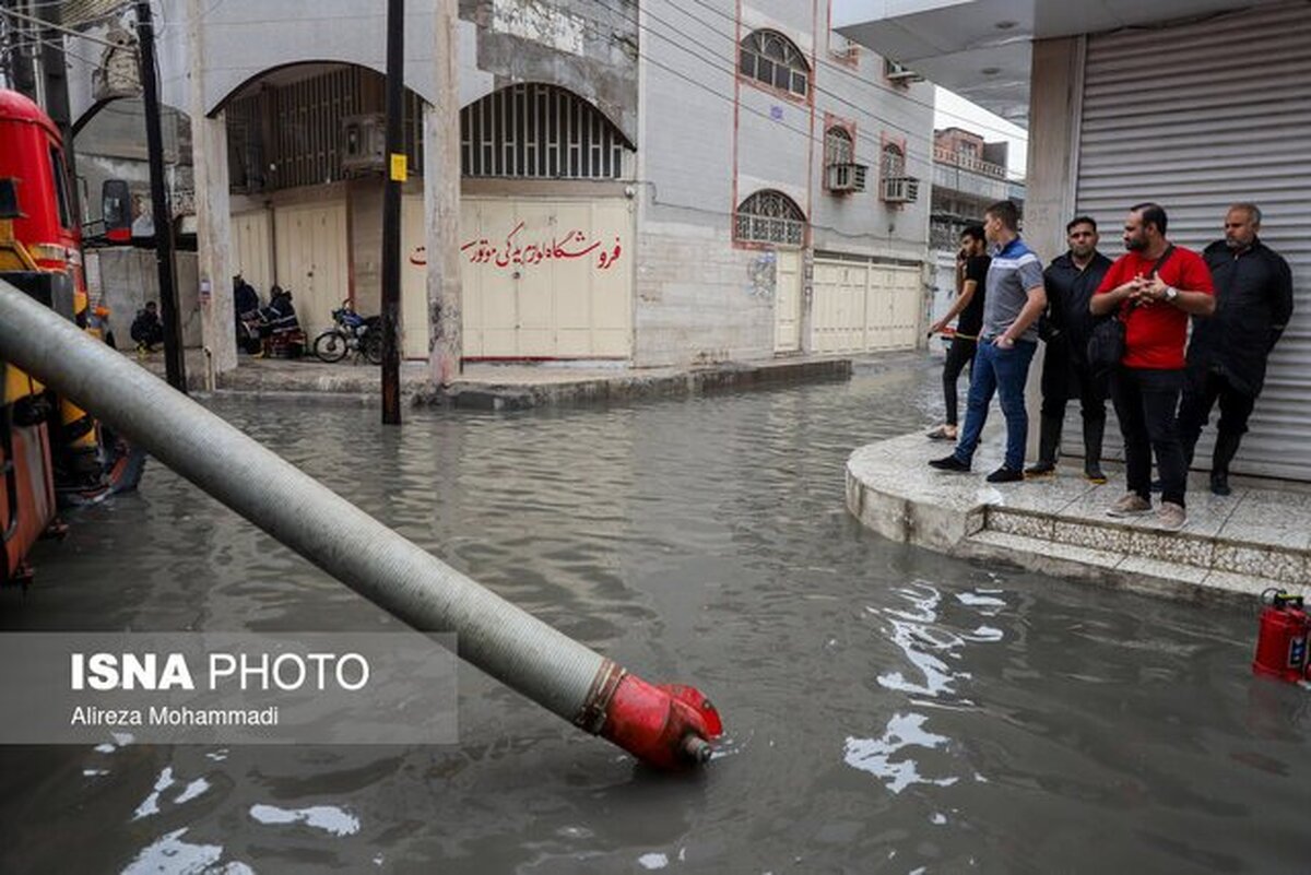 سیل و آبگرفتگی در اهواز ورود آب به برخی منازل قطع برق