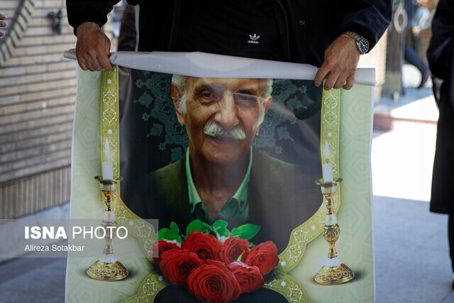 عمو مسعود باشکوه بدرقه شد
