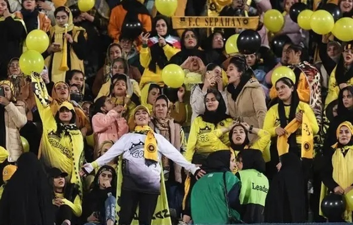 برای اولین بار در تاریخ فوتبال ایران برگزاری پرسپولیس - سپاهان فقط با حضور هواداران زن