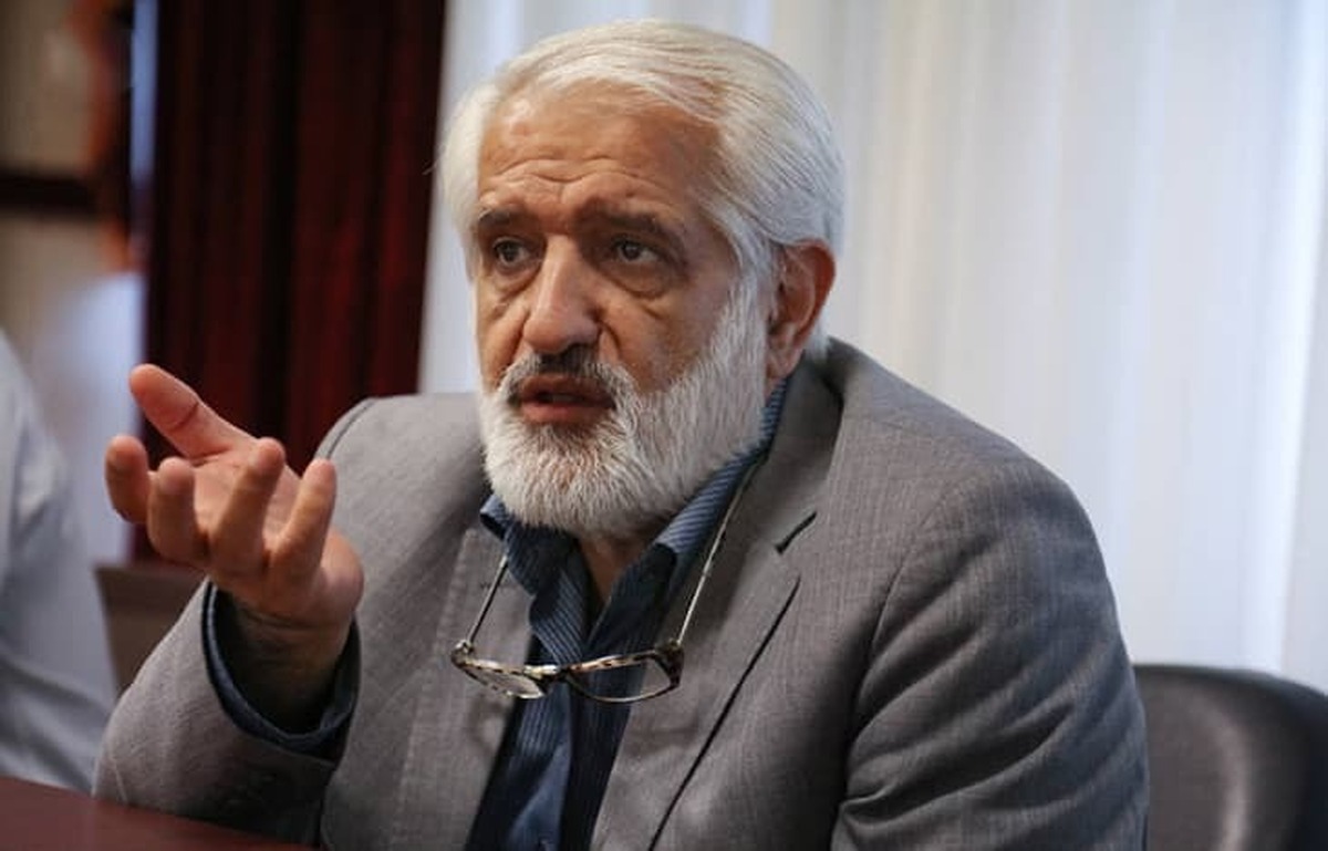 عضو شورای شهر تهران درباره خرید اتوبوس از چین: قرارداد شهرداری با چین بنا به دلایلی محرمانه است؛ نباید برای هیچ نماینده‌ای ارسال شود روال اینگونه نیست که قرارداد‌های حساس و مهمی از این دست که می‌تواند منافع کشور را مورد هجمه قراردهد در اختیار دیگران قرار گیرد مفاد محرمانه آن هرگز نباید به بیرون درز کند