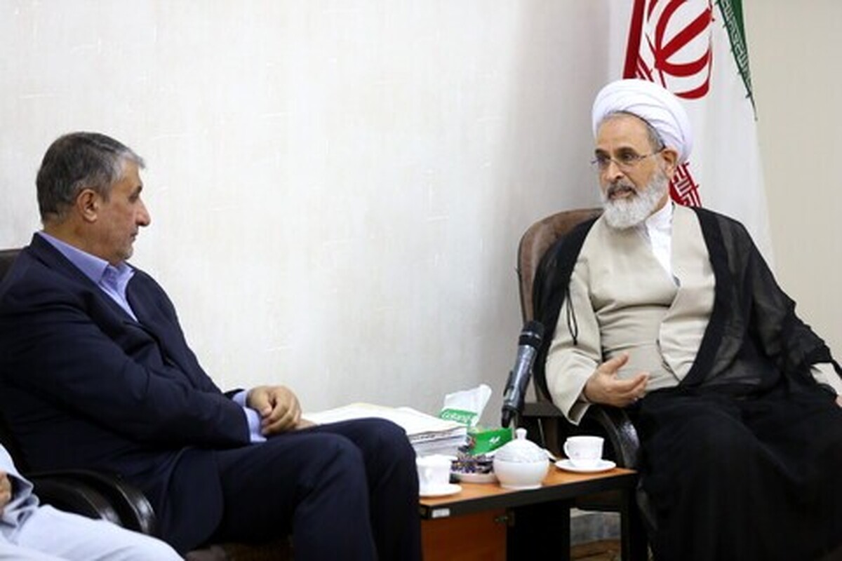 امضای تفاهم نامه میان سازمان انرژی اتمی و حوزه‌های علمیه کشور