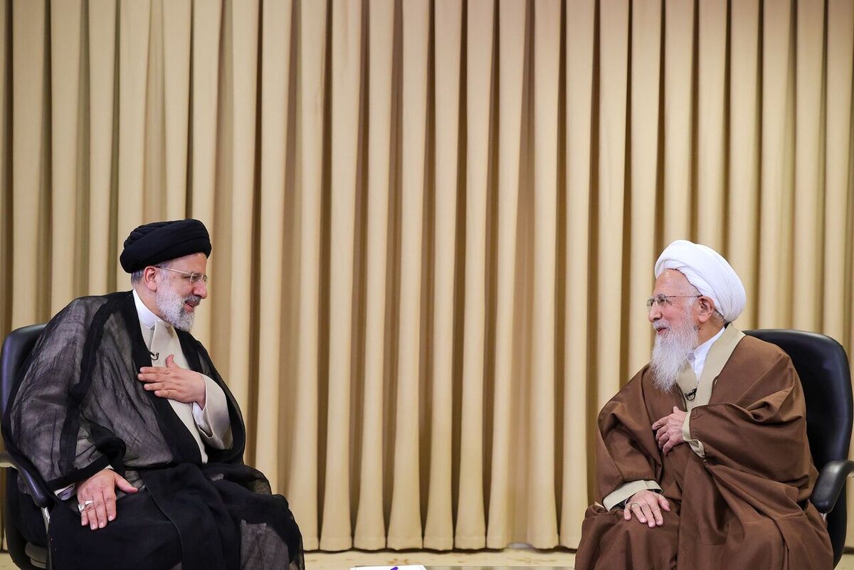 آیت الله جوادی آملی به رئیسی: با مردم با احترام و ادب برخورد شود مسئولین بر تولید و اشتغال همت گمارند تا فقر ریشه کن شود