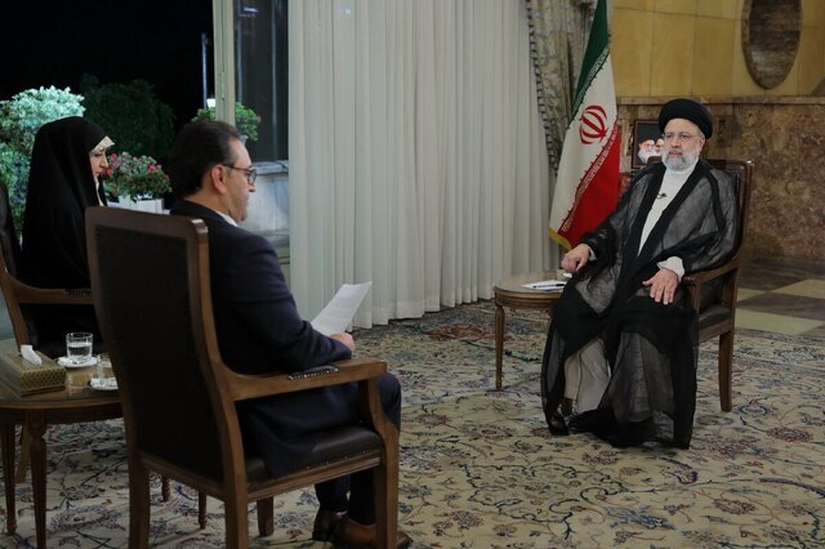 کنایه روزنامه جمهوری اسلامی به رئیسی: از مصاحبه با خبرنگاران مستقل پرهیز می‌کنید تا ناکامی‌ها را کامیابی جلوه دهید از رئیس جمهور کره جنوبی یاد بگیرید