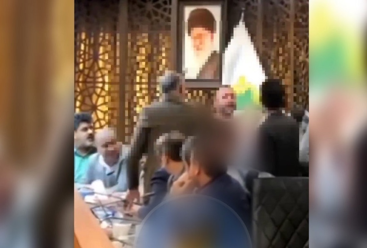 لخت شدن یک شهروند معترض در صحن شورای شهر گرگان