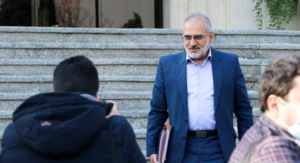 معاون حقوقی رئیس جمهوری برکنار شد
