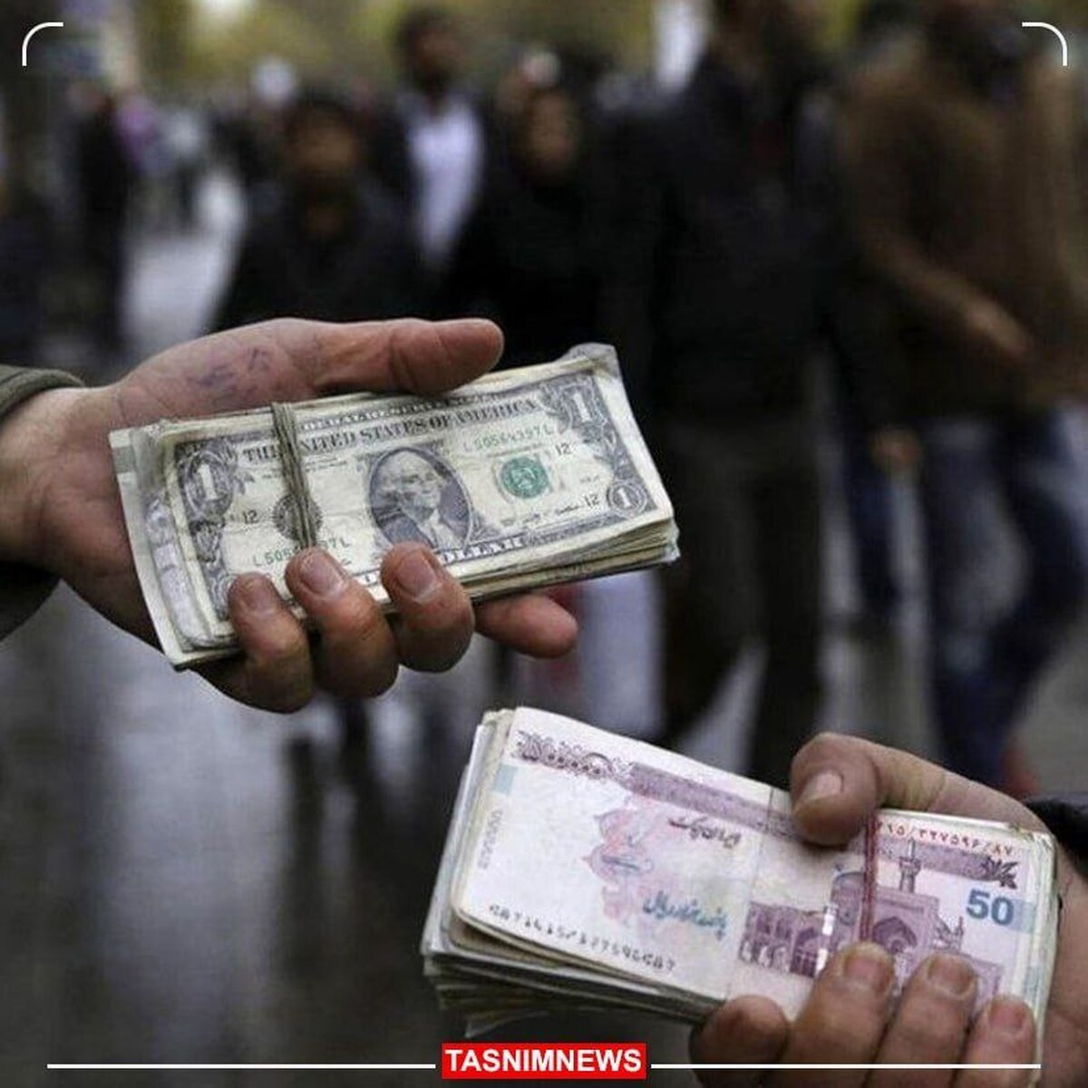 دلار به کانال ۶۲ هزار تومان بازگشت خریداران دست نگه داشته‌اند