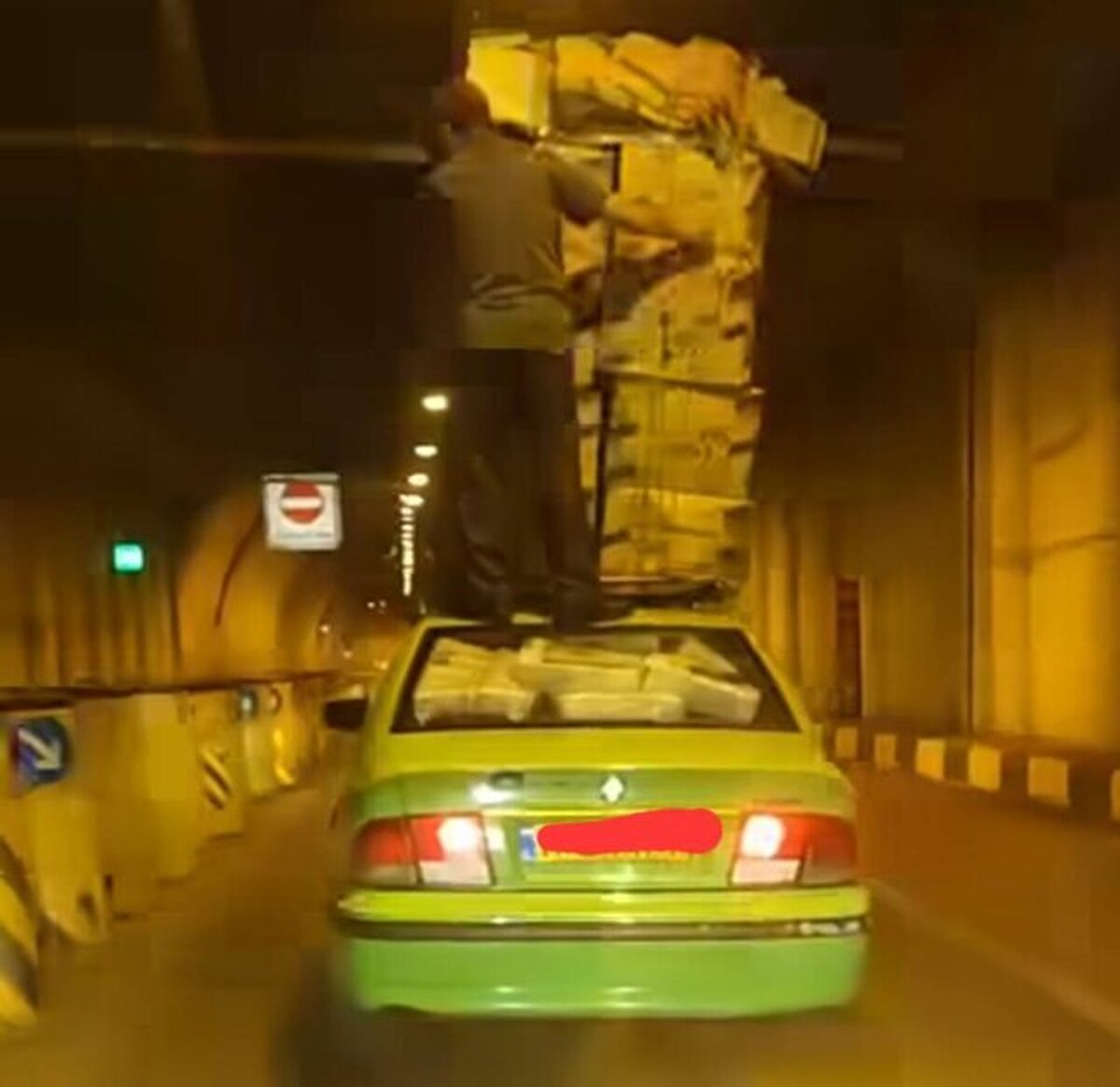 حمل بار عجیب تاکسی (+ عکس)