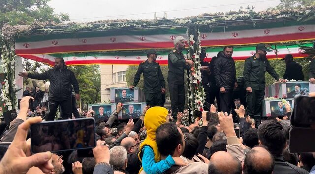 وزیر کشور در بدرقه شهدای خدمت: شهید جمهور تراز مطلوب دولت مردمی را به ظهور رساند (+عکس)