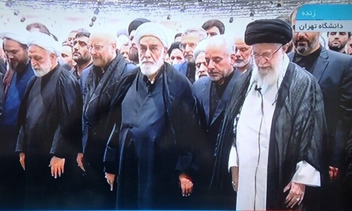نماز رهبری بر پیکر رئیسی و همراهان (+عکس)