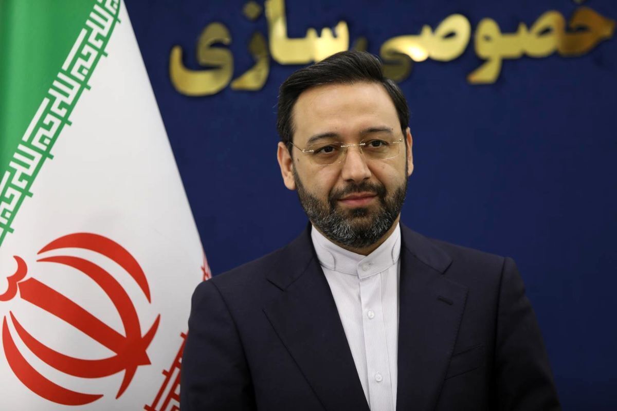 تصویری تلخ از کفش سوخته شهید مالک رحمتی استاندار جانباخته تبریز