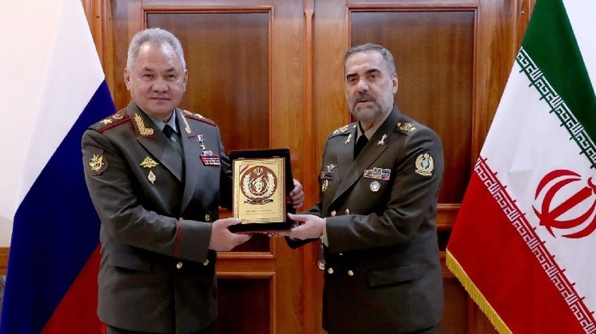 اتحادیه اروپا ۹ نهاد و شخص ایرانی از جمله وزیر دفاع را به دلیل ارسال پهپاد به روسیه تحریم می‌کند