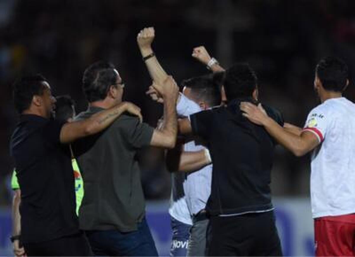 شمس آذر یک، پرسپولیس ۳ خیز بلند قرمز‌ها برای قهرمانی