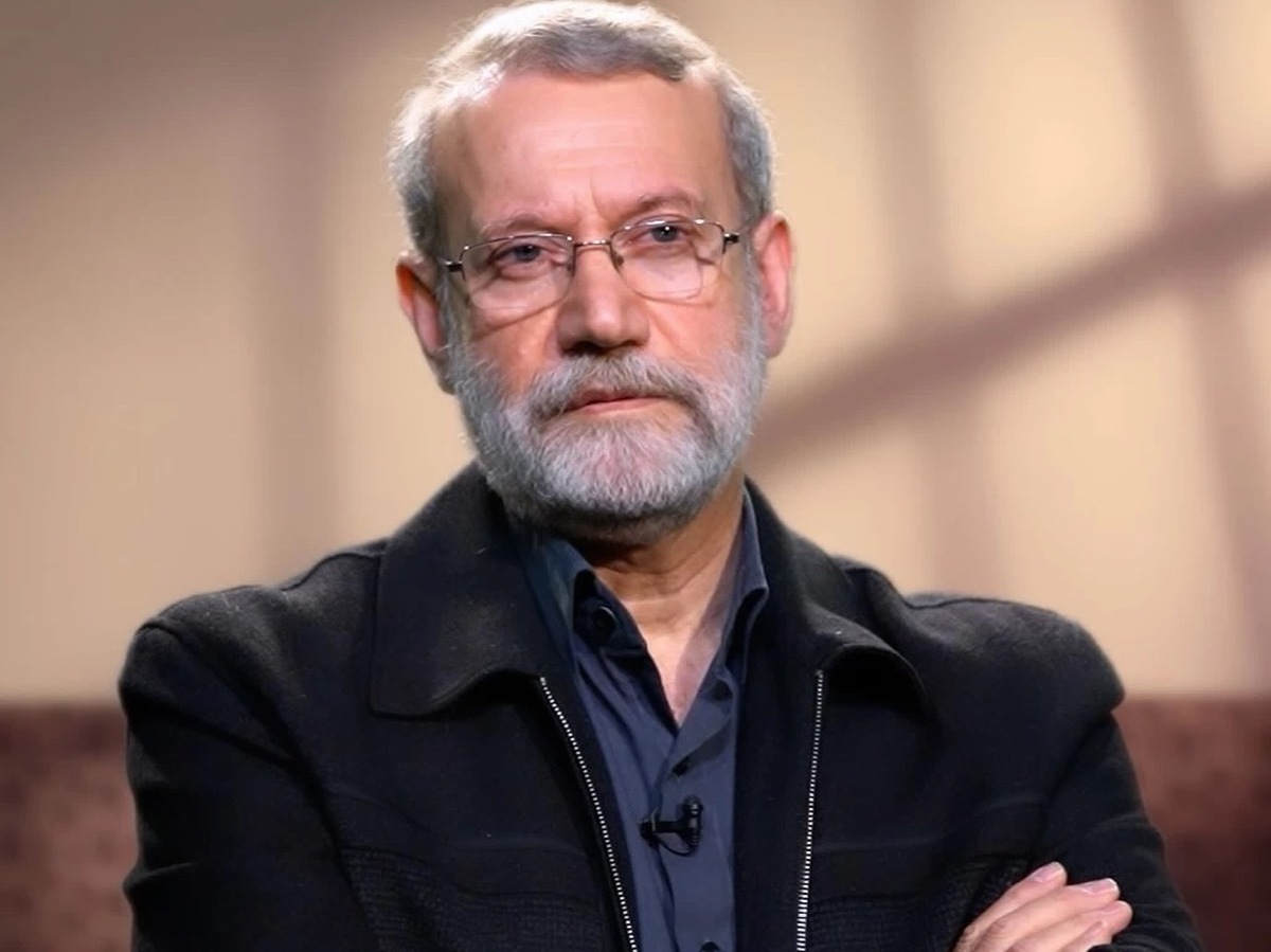 لاریجانی: به یک سیاستمدار رای دهید نه یک دانشمند!