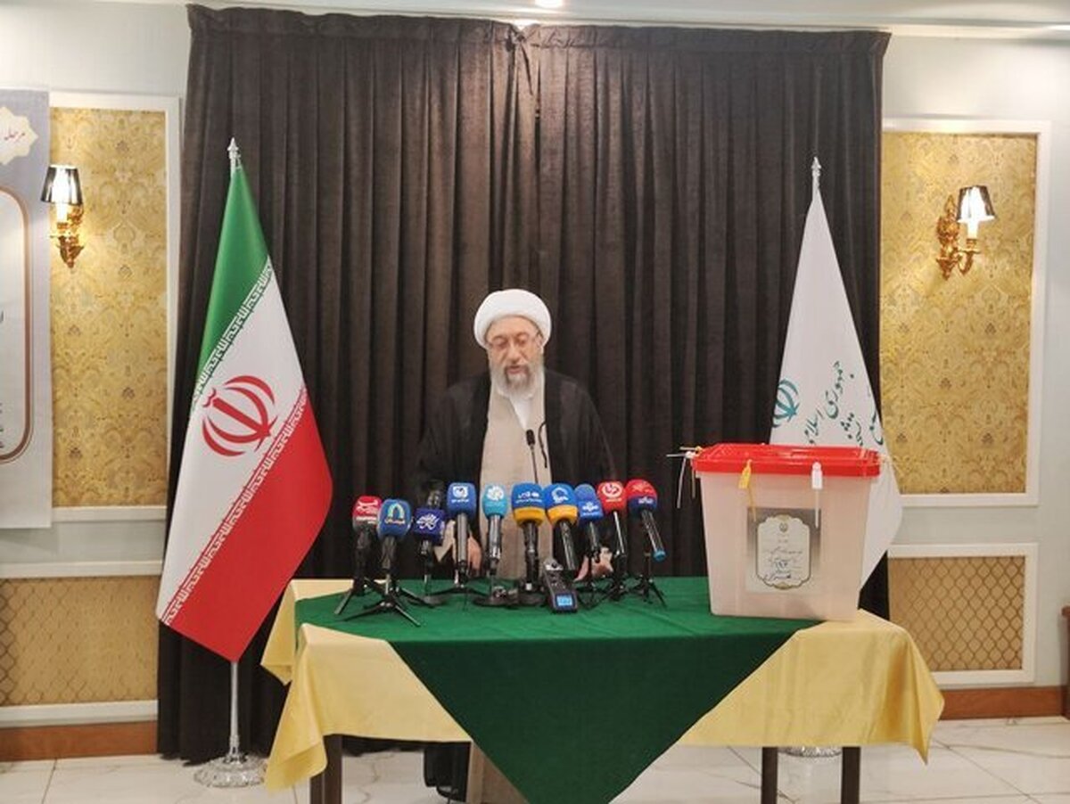 آملی‌لاریجانی: هر کسی که سربلندی کشور را می‌خواهد در انتخابات شرکت کند