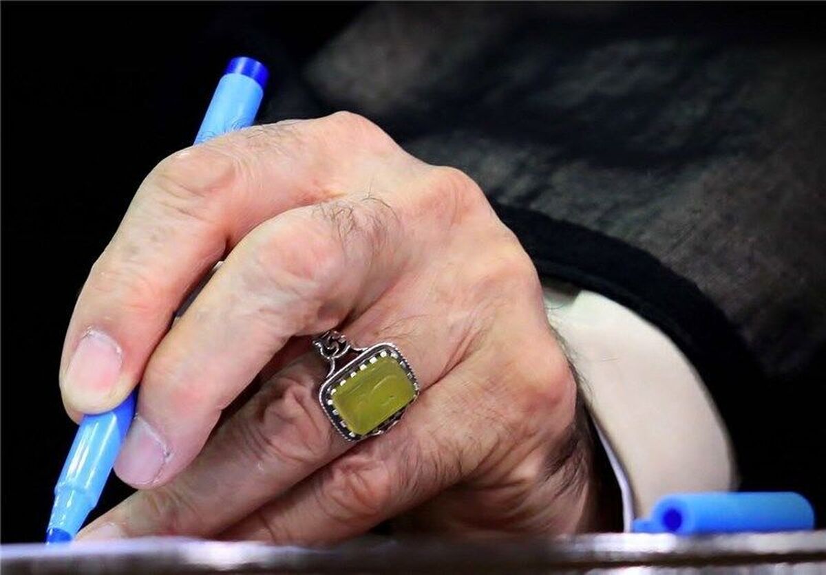 شانزدهمین پاسداشت ادبیات جهاد و مقاومت» ؛ انتشار تقریظ حضرت آیتالله خامنهای بر کتاب «پاییز آمد»