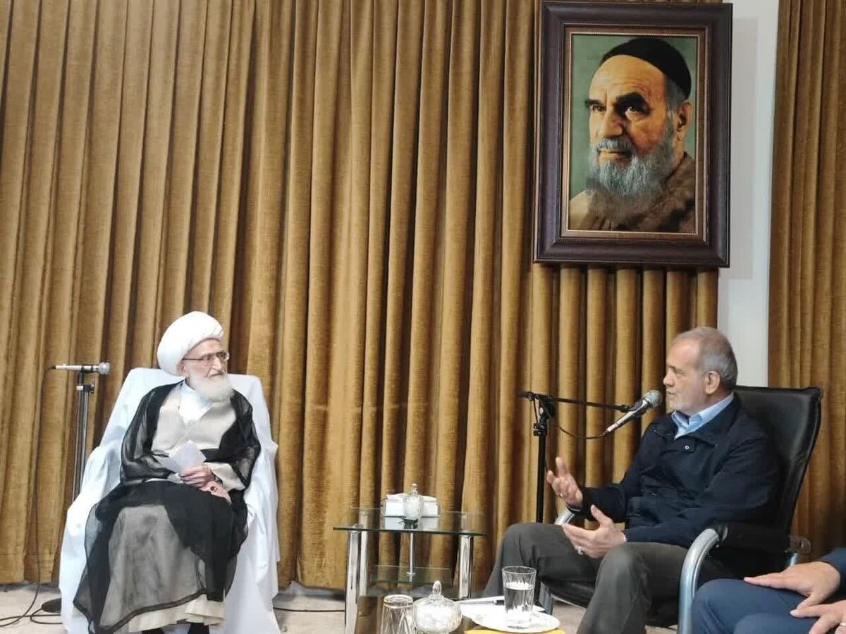 پزشکیان با آیتالله نوری همدانی دیدار کرد