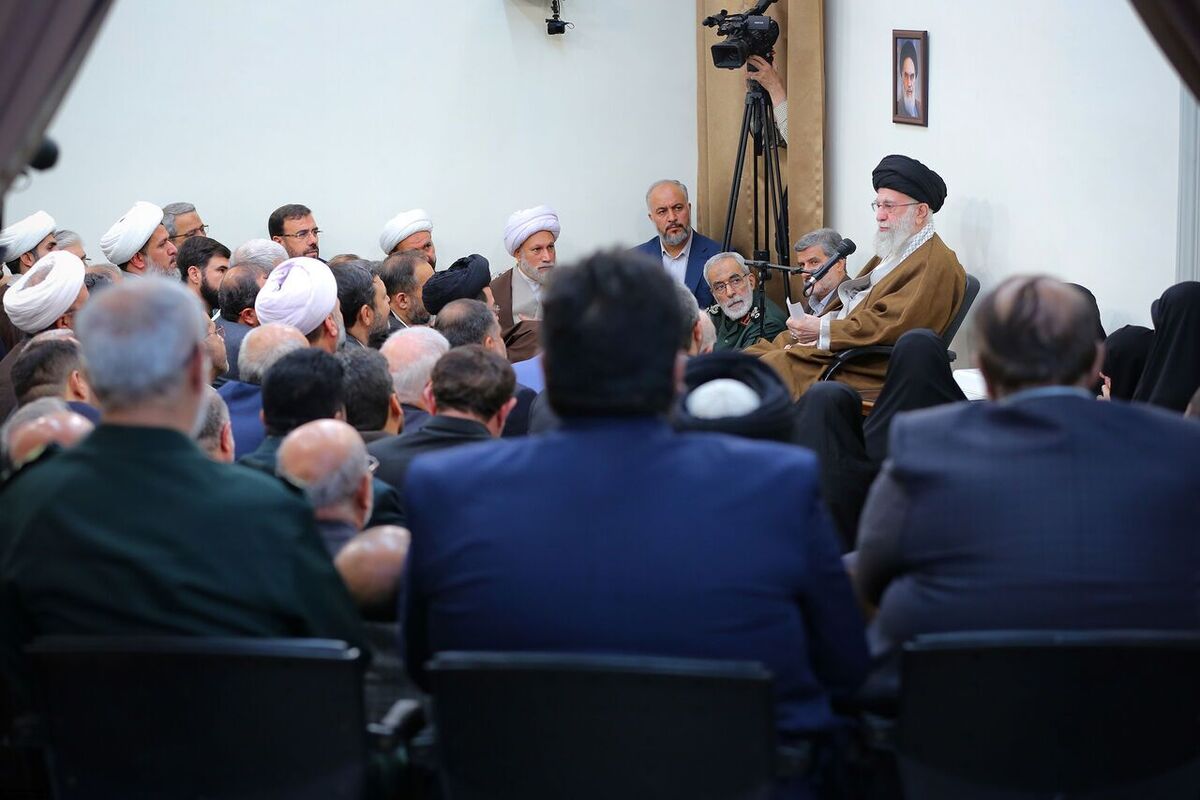 رهبر انقلاب: پشت رژیم صهیونیستی را یک جبهه‌ی شرارت پُر کرده است