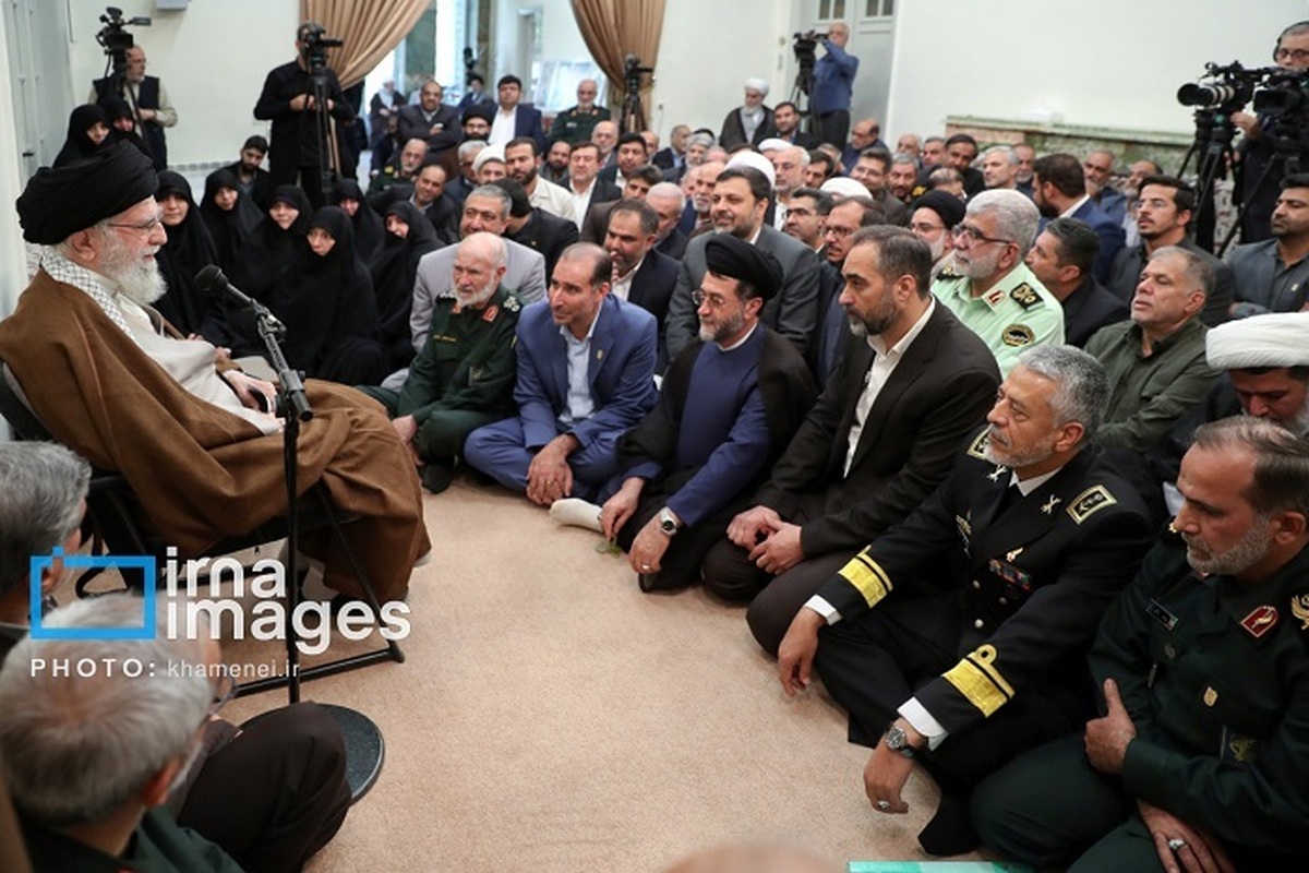 دیدار دستاندرکاران برگزاری کنگره شهدای استان فارس با رهبر معظم انقلاب (+عکس)