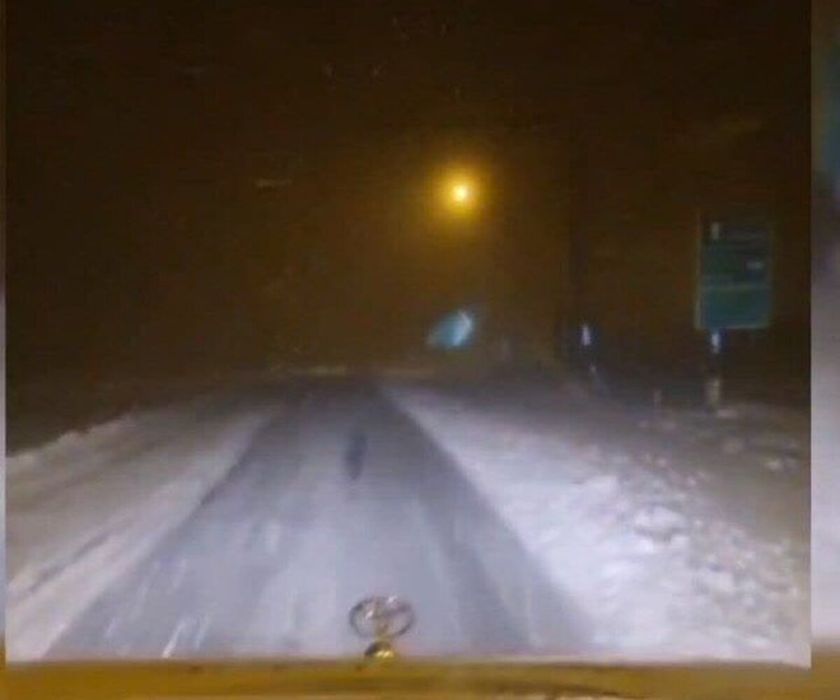 بارش برف در آذربایجان شرقی ؛ نجات ۱۶ نفر گرفتار در برف در محور اهر_کلیبر