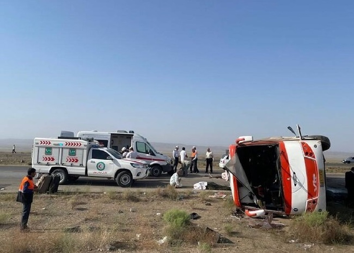 واژگونی اتوبوس در جاده نیشابور- سبزوار با 20 مصدوم