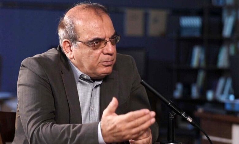 اعتراض عباس عبدی به اظهارات تند مهری دارستانی علیه پزشکیان