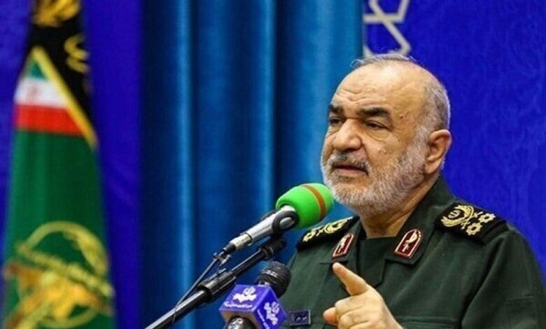 سرلشکر سلامی: از امنیت و استقلال کشور قاطعانه حفاظت میکنیم