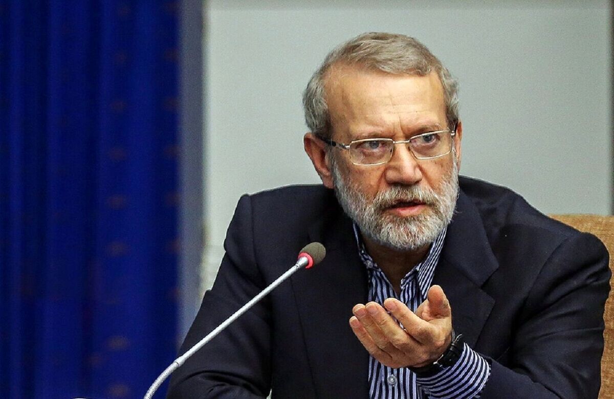 علی لاریجانی: قرار نیست مدیران پول نفت را بگیرند، مصرف کنند و نقشهای سیاسی بازی کنند!