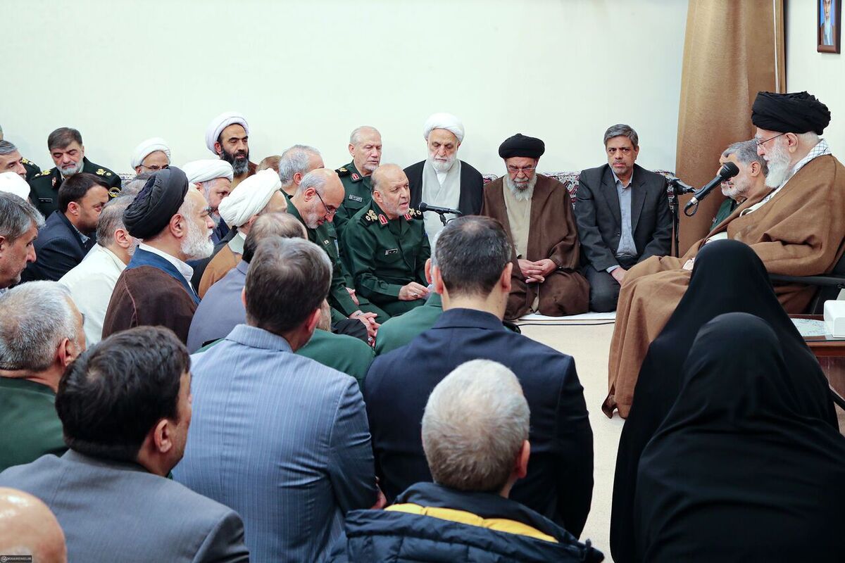 رهبر انقلاب: تلاش ملت ایران و جانفشانی جوانان مایه دوام جمهوری اسلامی بوده است