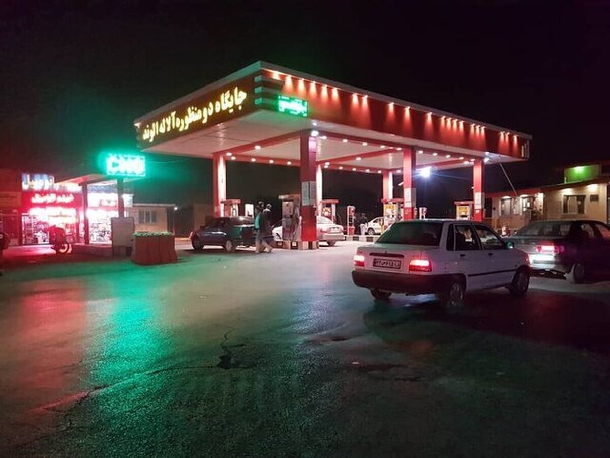 آتش سوزی در جایگاهی در تهران به دلیل نقص فنی یک خودرو